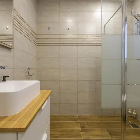 2 Bedroom Apt 12 *
