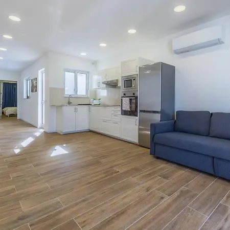 2 Bedroom Apt 12 公寓 *